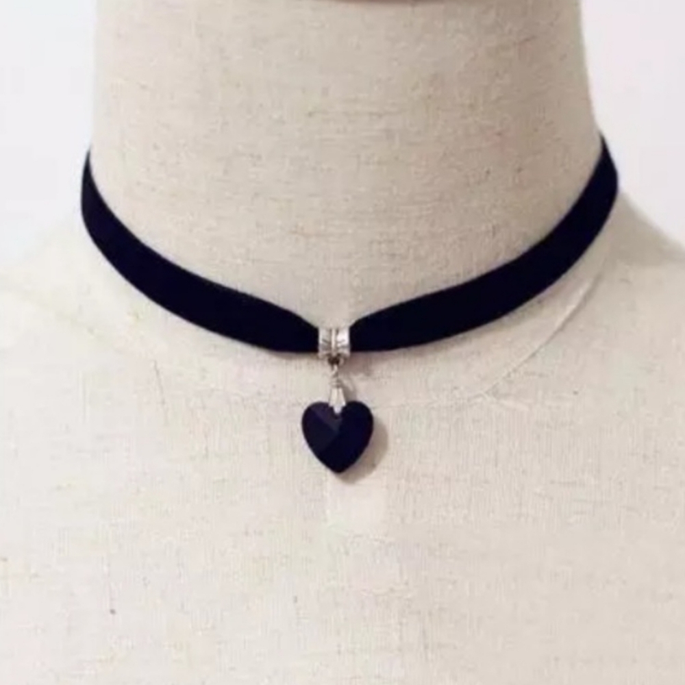 Black Heart Choker Necklace - Picture 3 of 4